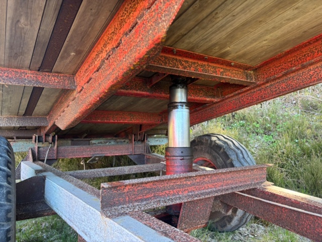 1136822-2 Traktorkärra med tipp