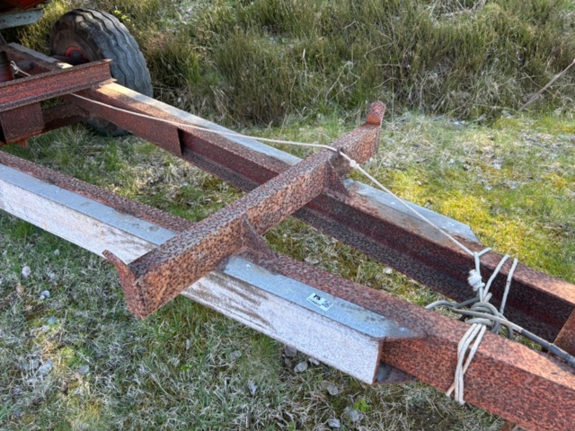1136822-16 Traktorkärra med tipp