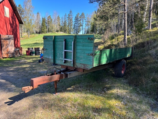 1136822-4 Traktorkärra med tipp