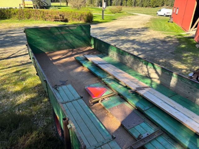 1136822-5 Traktorkärra med tipp