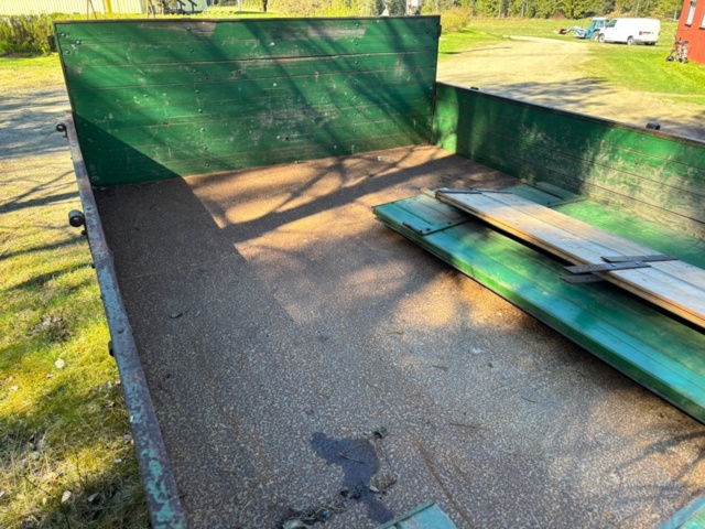 1136822-7 Traktorkärra med tipp