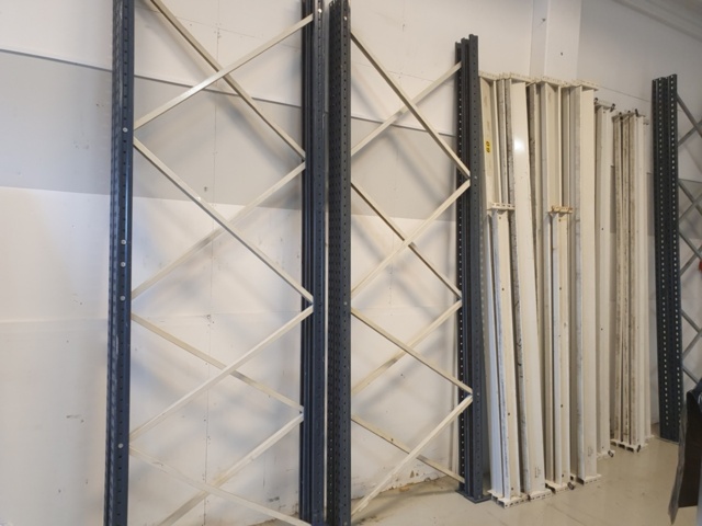 1364214-2 Hövik pallställ