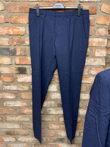 1362977-7 Suit Hugo Boss, Size 94 (148, length 48)