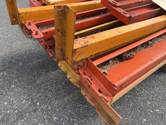 1364389-12 Tillbehör till pallstallage