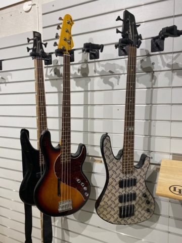 1363605-1 Bases 3 Ibanez, Vaniax, Washlrum