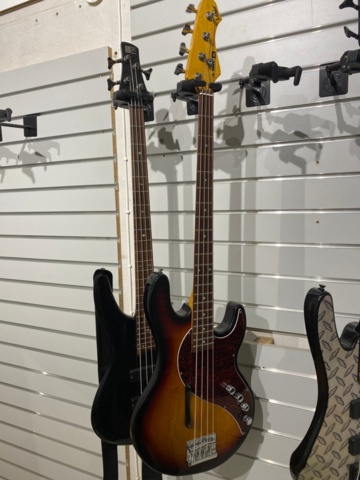 1363605-5 Bases 3 Ibanez, Vaniax, Washlrum