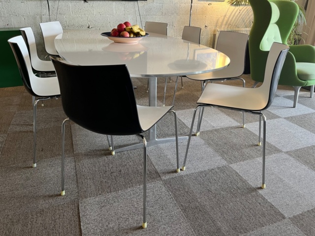 1366166-4 Meeting chair, 8pcs "Catifa 46", Arper