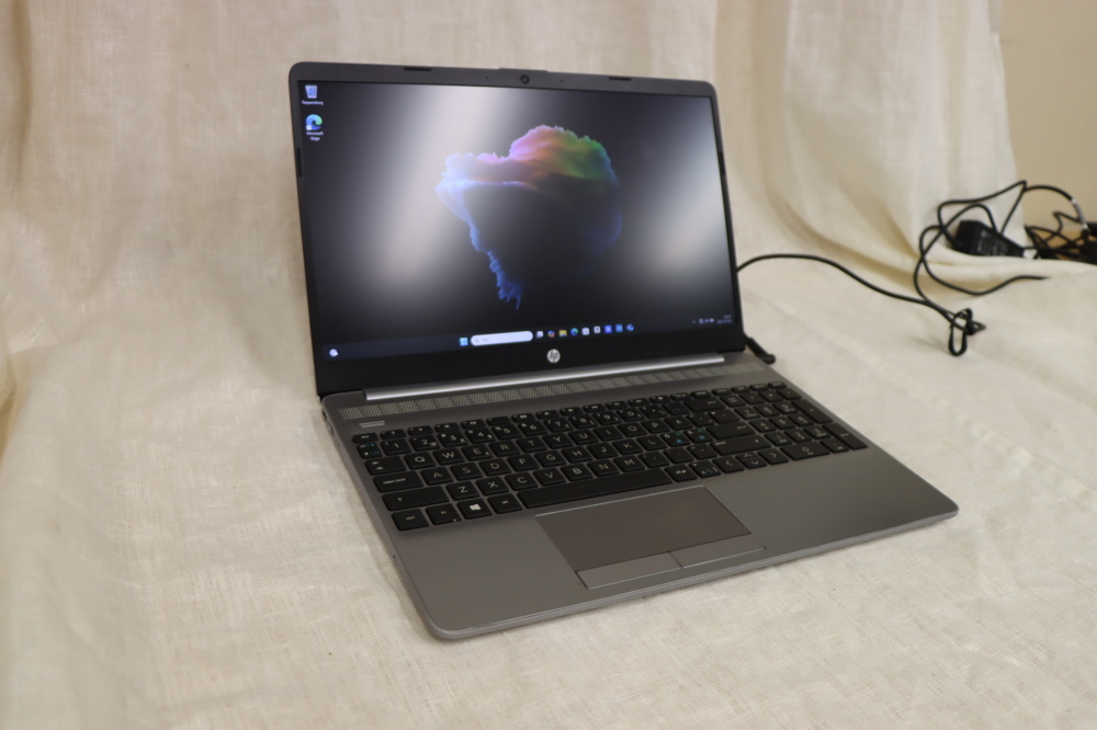 1174366-1 Dator HP 255 G8 Win 11, HD237 Ram8
