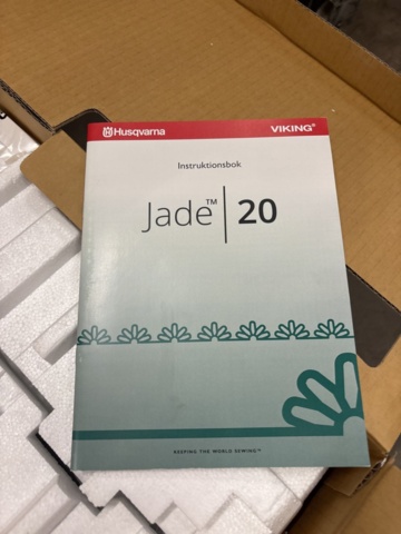 1349275-3 New/unused sewing machine - Husqvarna Jade 20