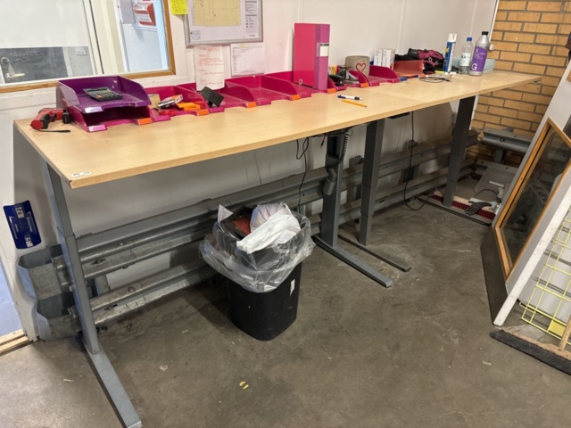 1349289-2 Height-adjustable work tables - 2 pieces