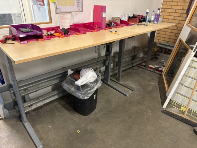 1349289-3 Height-adjustable work tables - 2 pieces