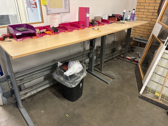 1349289-4 Height-adjustable work tables - 2 pieces