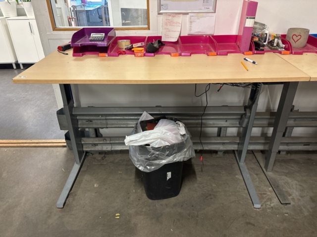 1349289-6 Height-adjustable work tables - 2 pieces