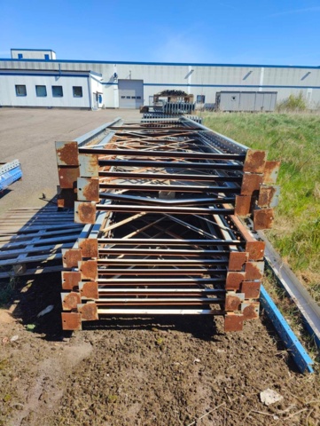 1370610-2 End caps for pallet racks