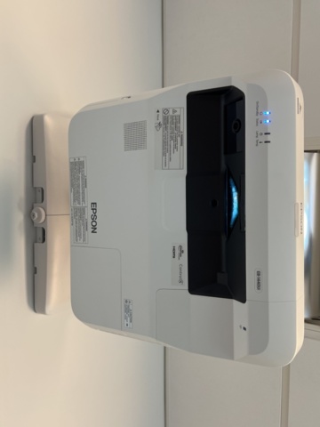 1369913-4 Projector Epson EB-1440Ui with whiteboard Lintex