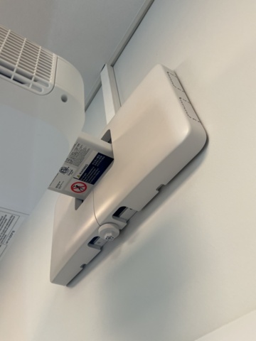 1369913-5 Projector Epson EB-1440Ui with whiteboard Lintex