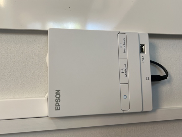 1369913-7 Projector Epson EB-1440Ui with whiteboard Lintex