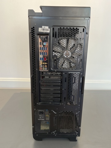 1303695-4 Gaming computer