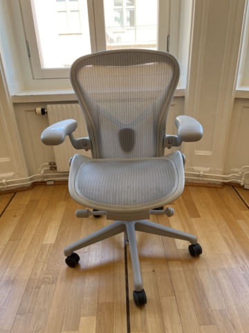 1303717-2 Office chair, Herman Miller 'Aeron'