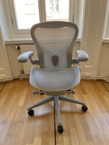1303717-8 Office chair, Herman Miller 'Aeron'