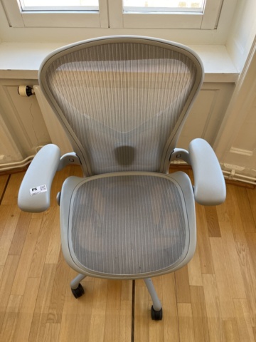 1303717-5 Office chair, Herman Miller 'Aeron'