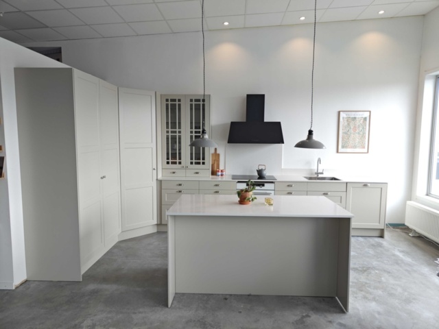 1130663-1 Fäviken Sand showroom kitchen with stone countertops and appliances from Electrolux
