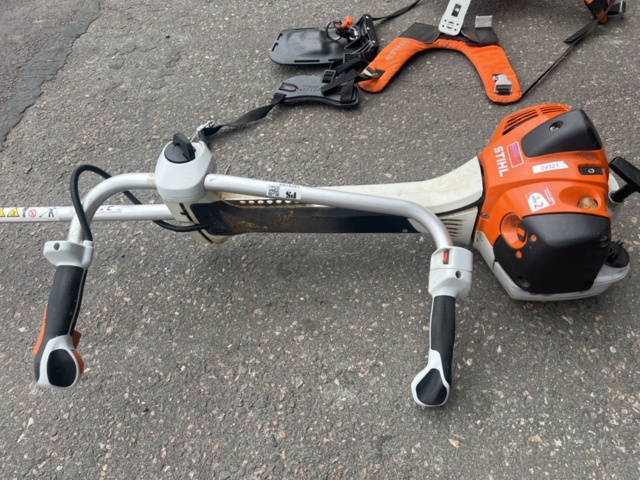 1325769-7 Brushcutter with carrying strap Stihl FS 490 C
