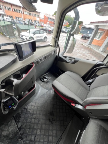 1243979-32 Skåpbil med bakgavellyft - Volvo FH 62 TR, 12.8 6x2 I-Shift, 510hk -2020