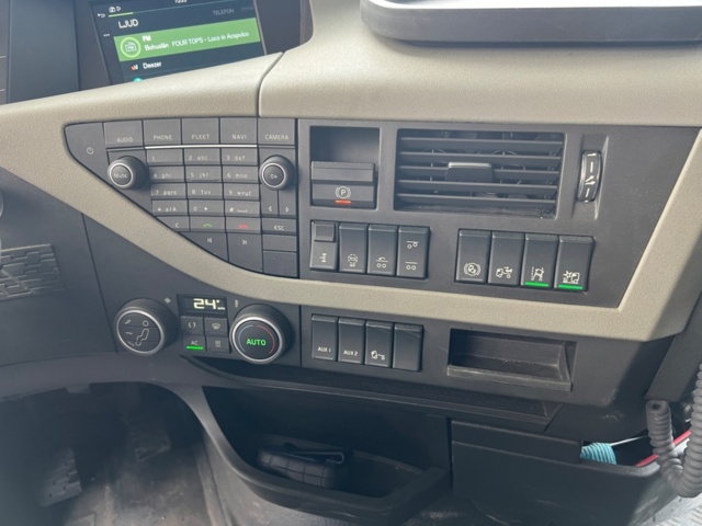 1243979-35 Skåpbil med bakgavellyft - Volvo FH 62 TR, 12.8 6x2 I-Shift, 510hk -2020