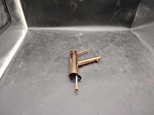 1372205-1 Basin mixer, copper