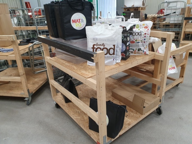 1372308-10 Transportvagnar, förpackningsmaterial, kontors material