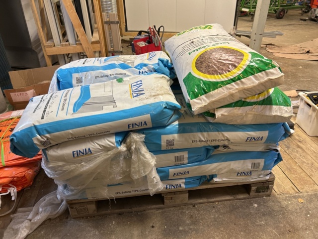 Pallet with Finja EPS concrete and Leca Coated lightweight aggregate ...