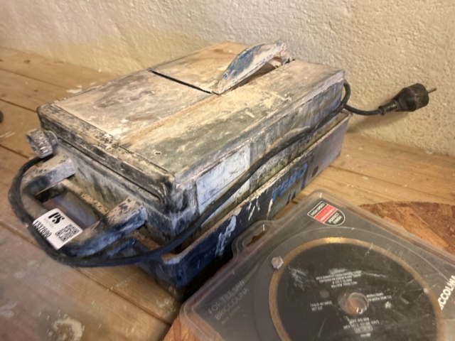 1337690-2 Tile saw with diamond blade - Siri Briccolina