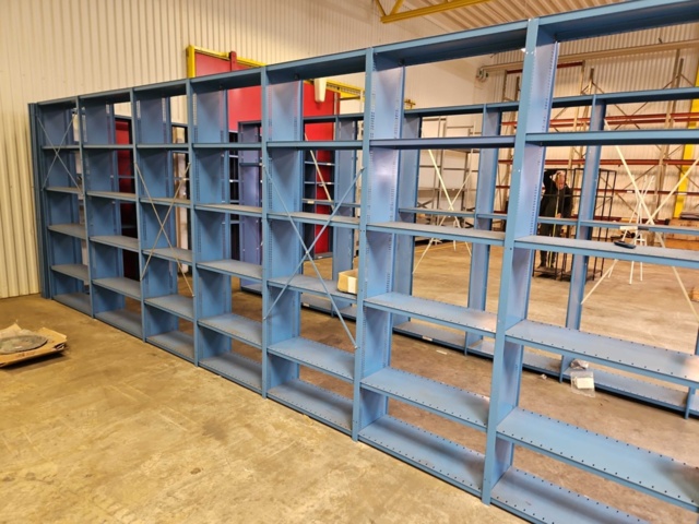1368778-2 Lagerhyllor ca 28 sektioner för demontering