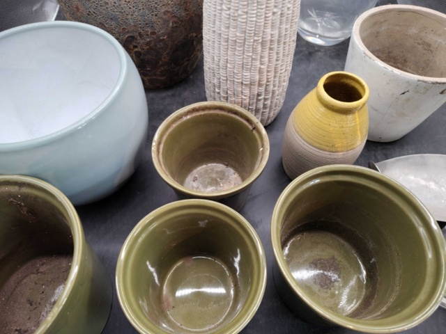 1374090-2 Krukor och vaser, 13 st, blandat glas och keramik