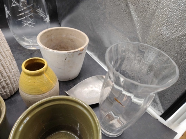 1374090-6 Krukor och vaser, 13 st, blandat glas och keramik