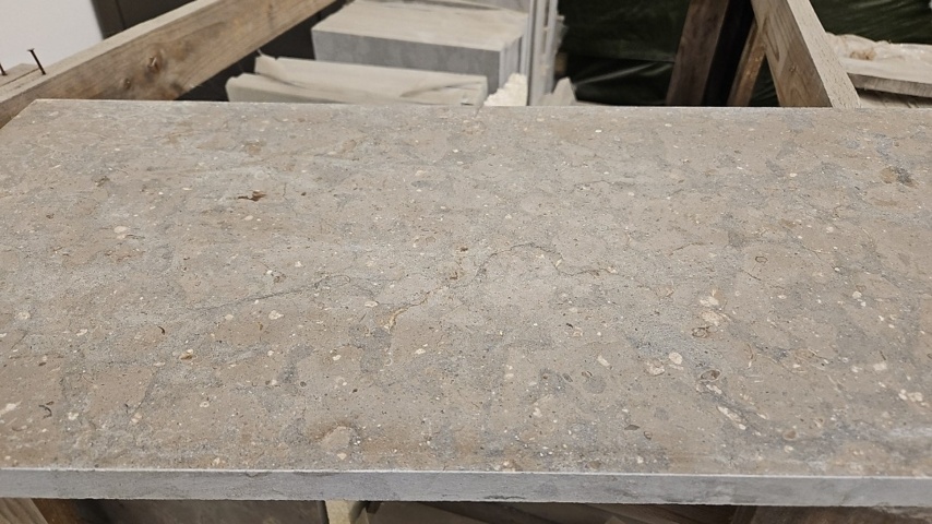 1363115-1 Natural stone limestone descending lengths 5 pallet