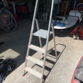 1376899-1 4-step stepladder with top platform