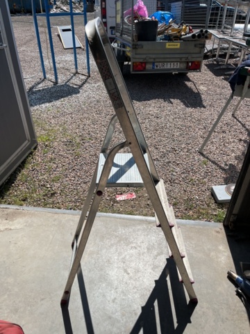 1376899-2 4-step stepladder with top platform