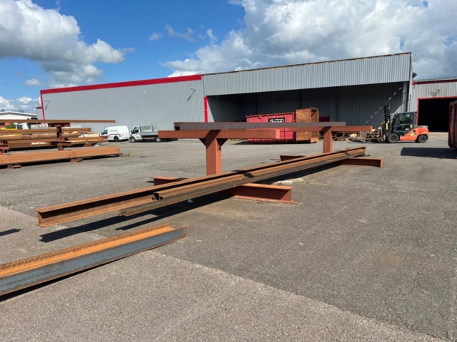 1334298-3 Steel material including stand