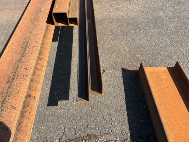 1334298-11 Steel material including stand