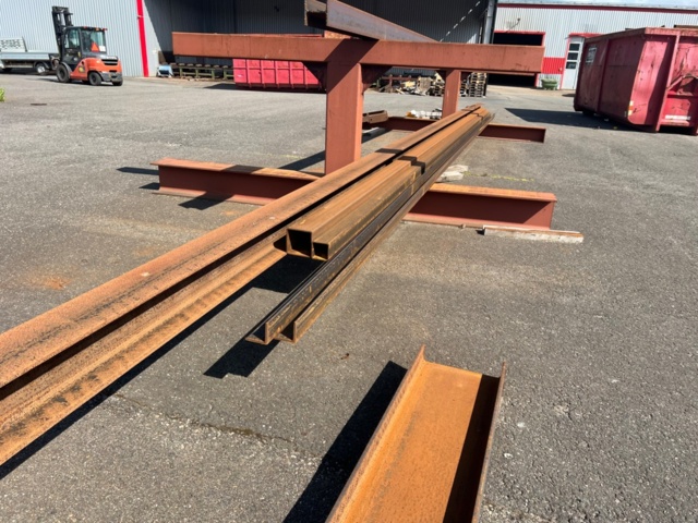 1334298-12 Steel material including stand