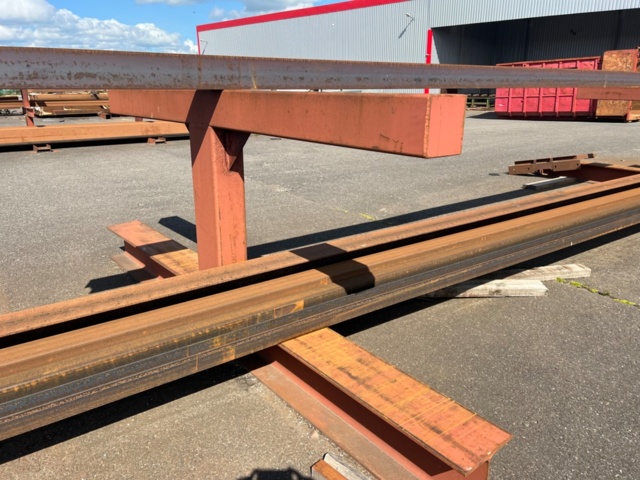 1334298-13 Steel material including stand