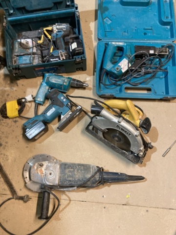 1130906-14 Collection of power tools and accessories - Makita, Bosch, DeWalt and others.