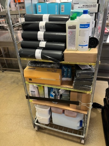 1355106-2 Collection of cleaning products – Disposable items, chemicals, etc.