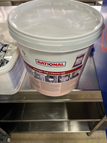 1355106-11 Collection of cleaning products – Disposable items, chemicals, etc.