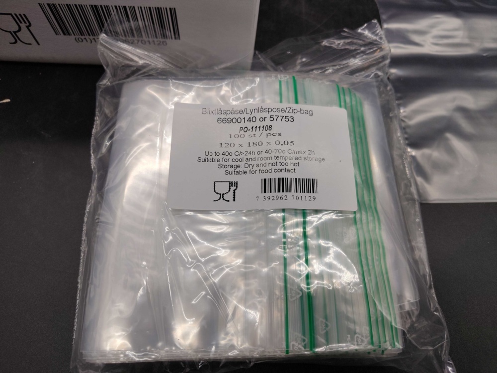 1377553-2 Blixtlåspåse, 4 st 1000-pack, utan skrivfält (120x180x0,05)