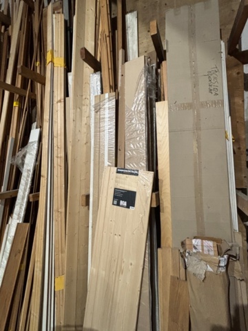 1377677-7 Lot of construction timber