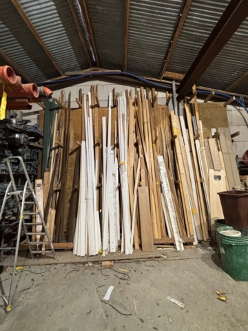 1377677-1 Lot of construction timber