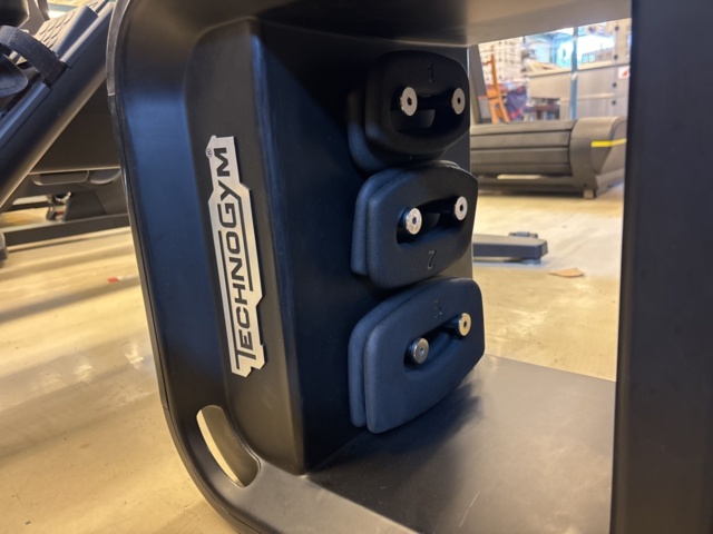 1303848-5 Sit-up bench with weight rack and dumbbells - Technogym